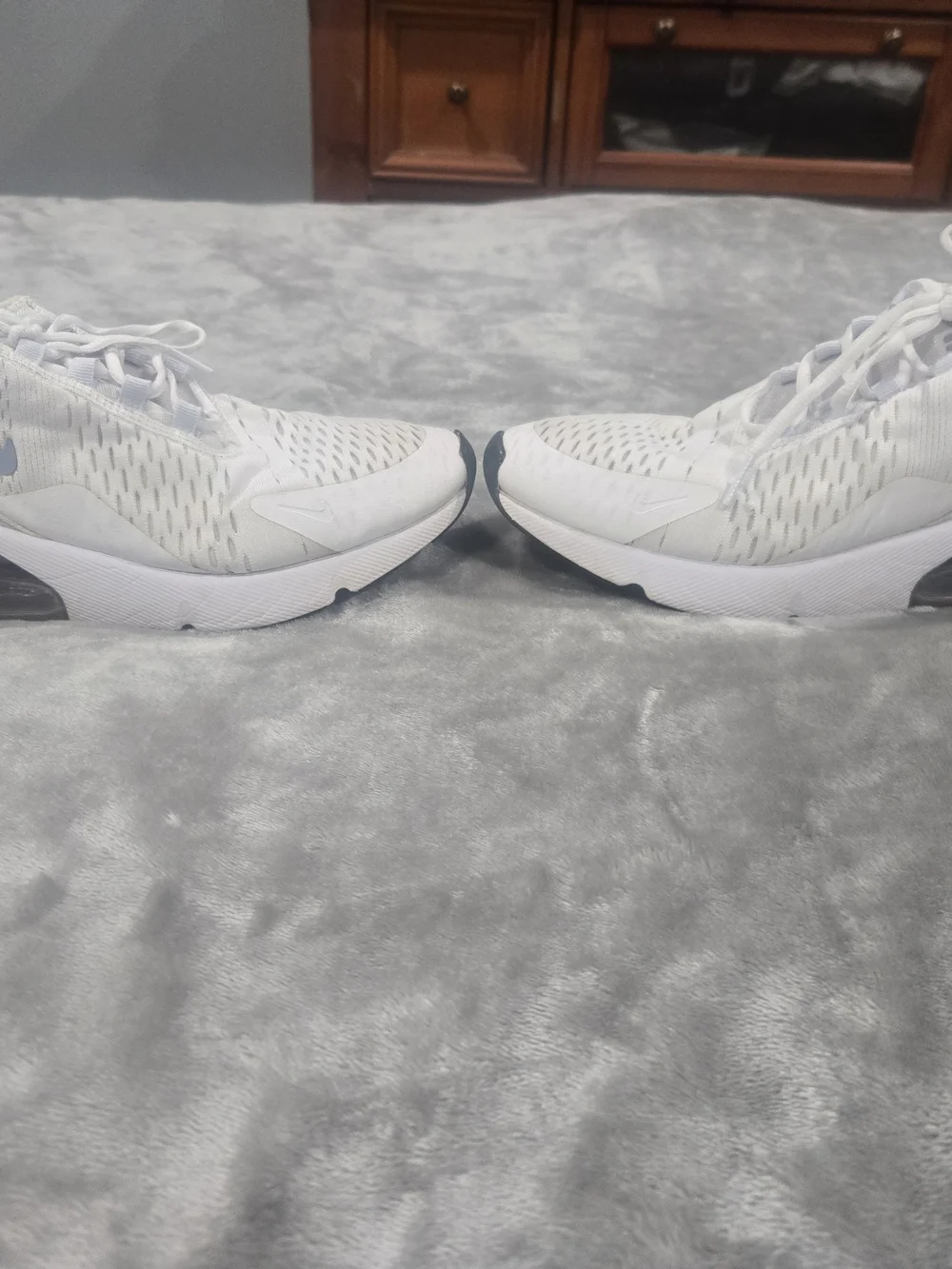 Womens Nike Air Max 270  Sneakers - Glacier Blue/White
